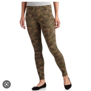 Women’s Camouflage Jeggings (4-6)